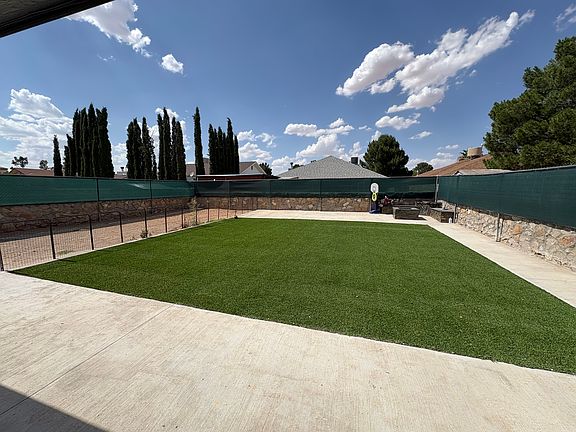 3rd image of 11941 Crown Oaks Ct