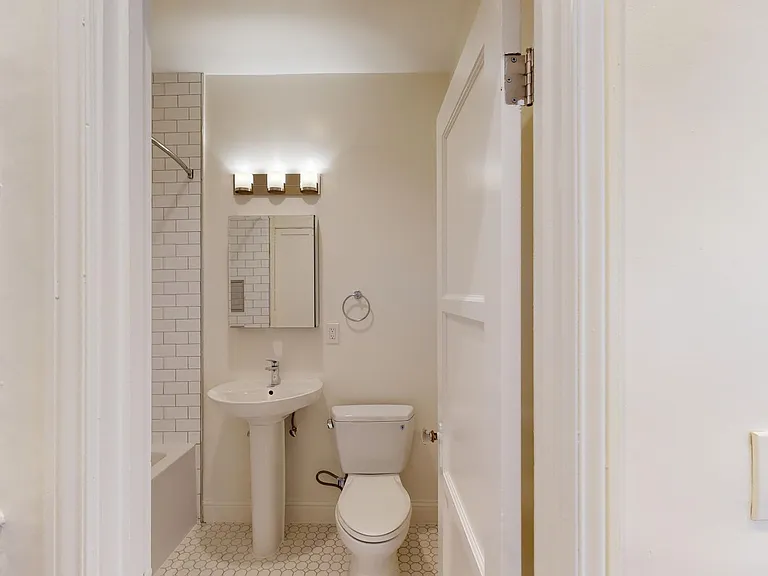 845 California Street — Photo 16