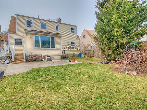 3rd image of 245 Dubois Ave