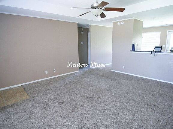 3rd image of 15 E Fairlane Dr