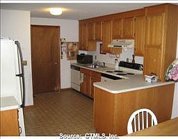 4th image of 24-6 Arthur Dr