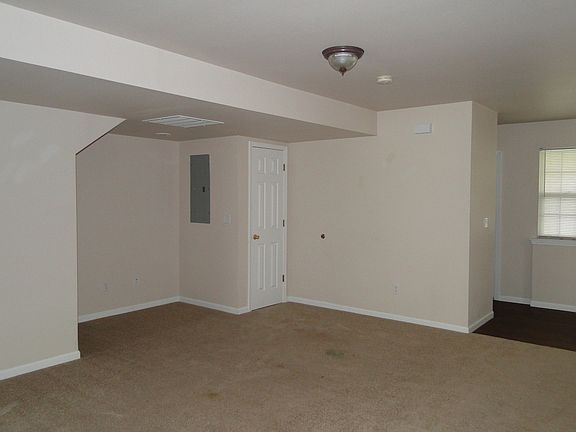 3rd image of 100 Daniels Ct #C