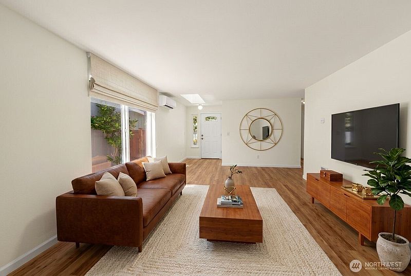 4th image of 602 Malibu Drive SE