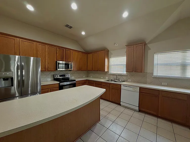 8520 Ontario Dr — Photo 5