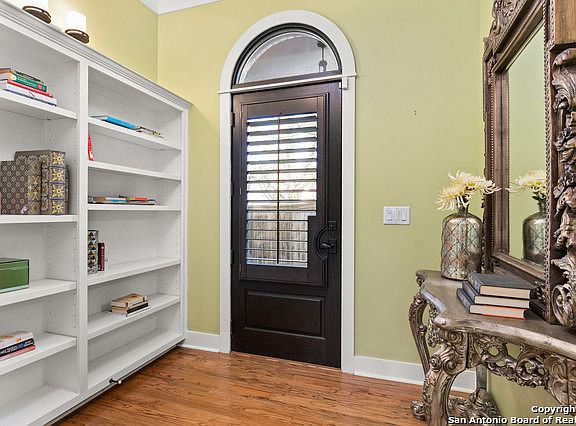 3rd image of 137 Katherine Ct #3