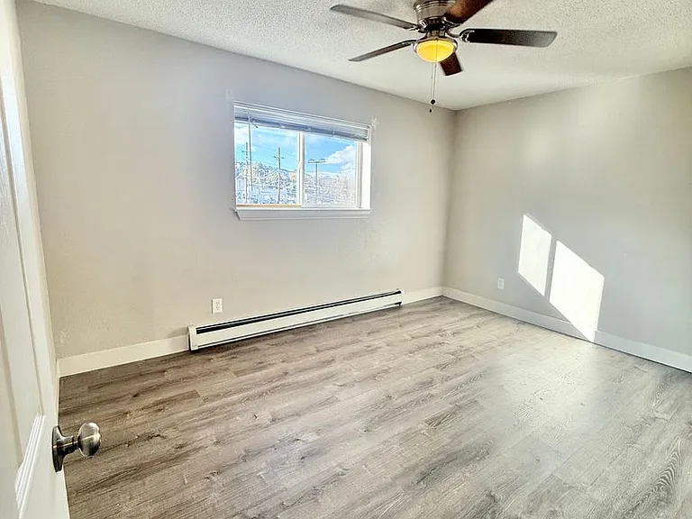107 W Motor Way — Photo 9