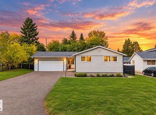 146 Willow St, Strathcona County, AB T8A 1P4