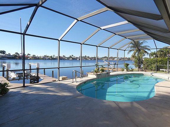 4th image of 534 Cape Coral Pkwy W