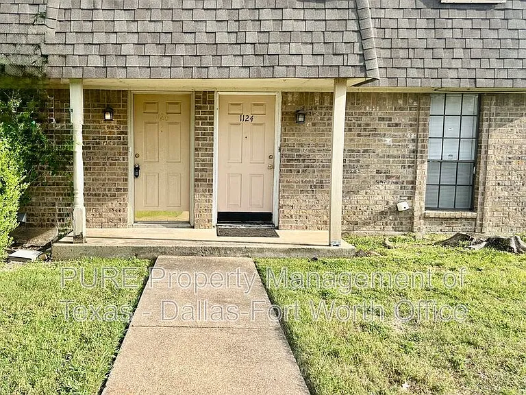 1126 Highbush Dr — Photo 1