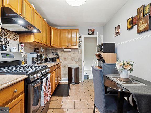 5th image of 4005 Lawndale St