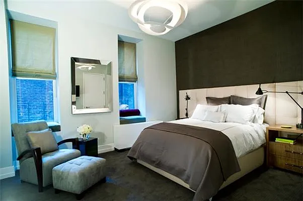 Sold by R New York | media 29