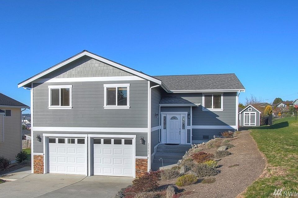 Welcome to this beautiful home. Built in 2017 it is better than new!