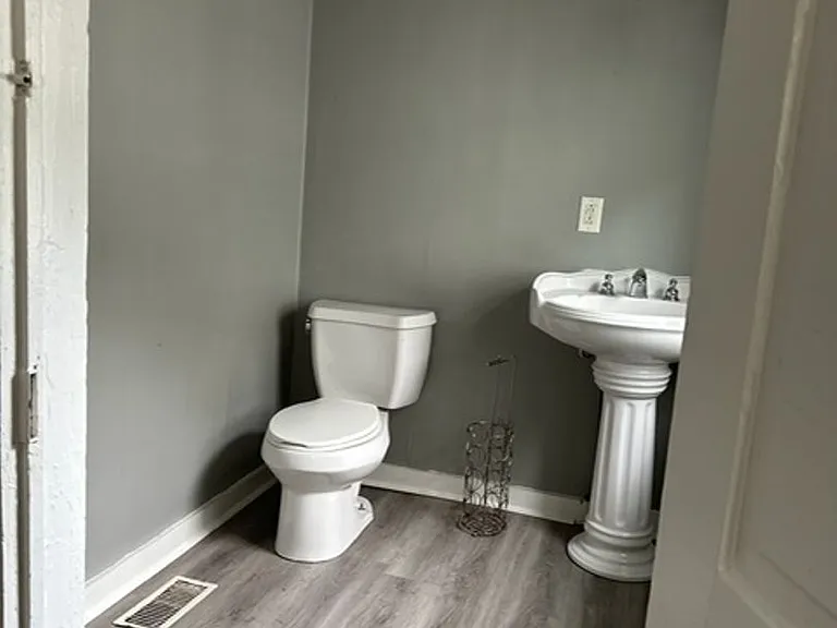 519 Highmarket St — Photo 6