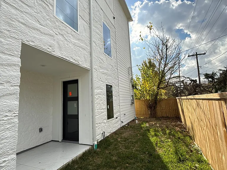 3101 Live Oak St — Photo 25
