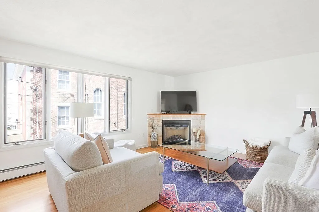 2 bed, 2.5 bath, 1468 sqft, $4,380 — Photo 2