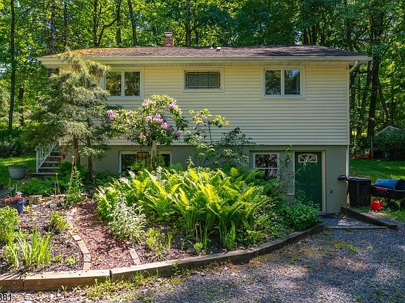 2nd image of 35 Windy Bush Ln