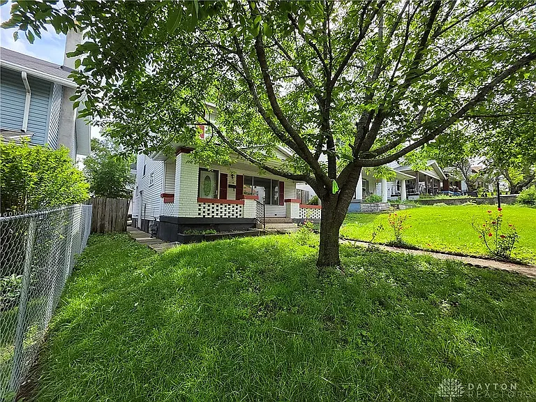1150 Beaumont Ave — Photo 21