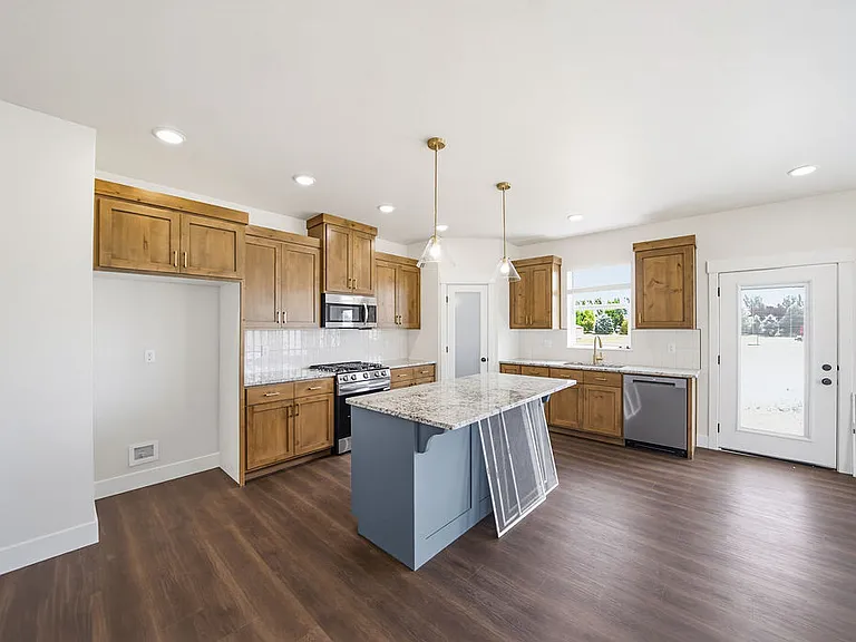 445 E River Ln — Photo 11