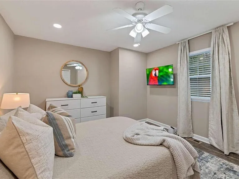 122 Bentley Pkwy — Photo 10