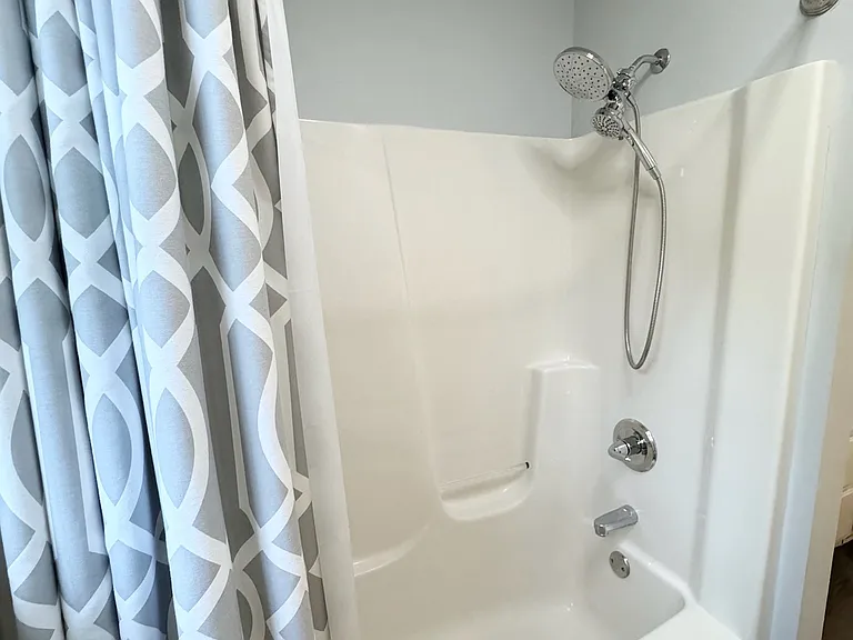 2nd upstairs bathroom shower / tub