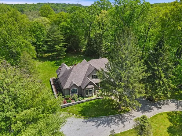 135 Sleight Plass Road, Poughkeepsie, NY 12603