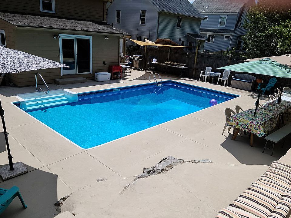 2nd image of 183 Bainbridge St