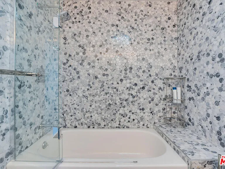 22705 Crespi St — Photo 23