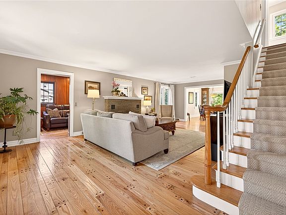 4th image of 462 Seneca Park Ave