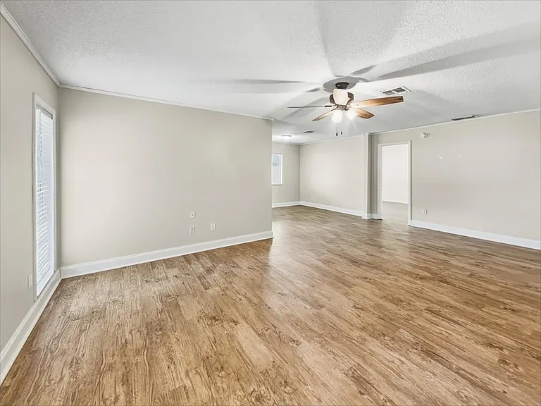 1171 La Mesa Ave — Photo 19