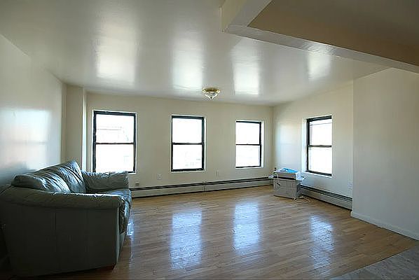 1st image of 586 Lafayette Ave #4