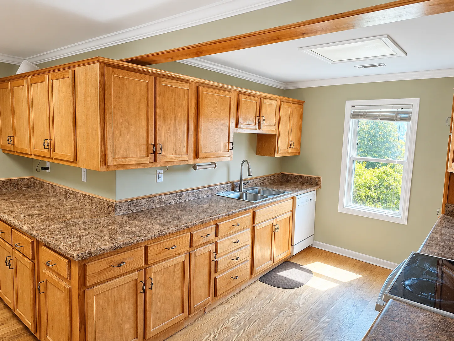 3 bed, 1800 sqft, $2,300 — Photo 3
