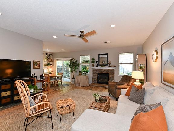 3rd image of 979 Countrywood Circle