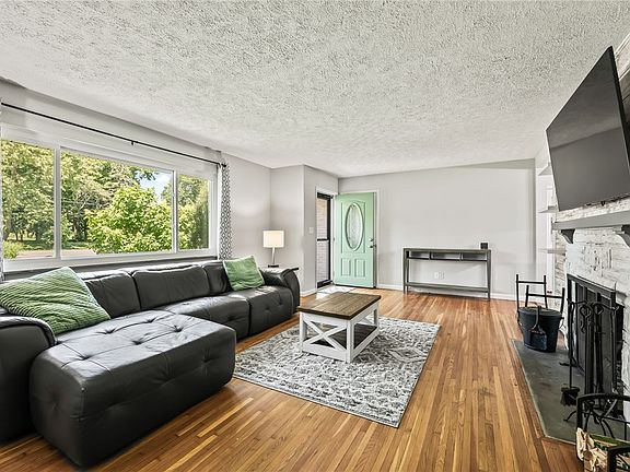 2nd image of 6455 Peters Rd