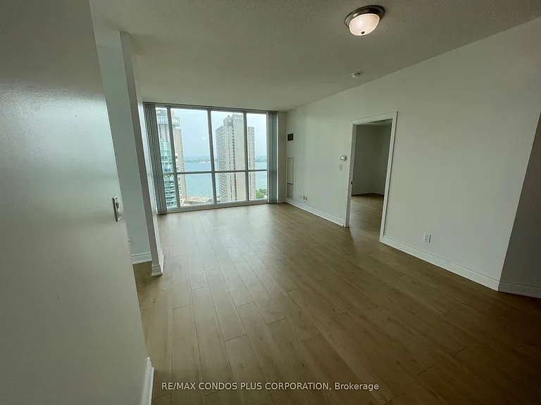 18 Harbour St #2508 — Photo 8