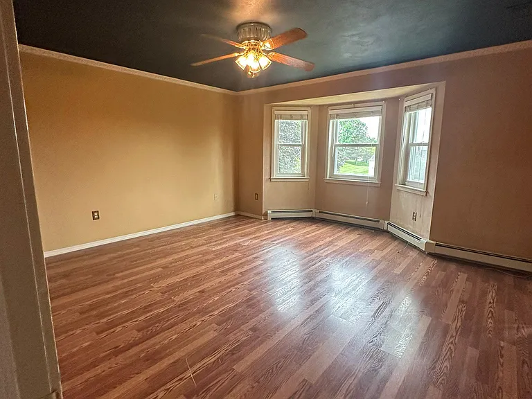 44 Clinton Dr — Photo 6