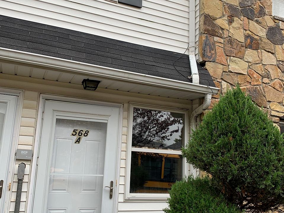 1st image of 568A Buchanan Ave