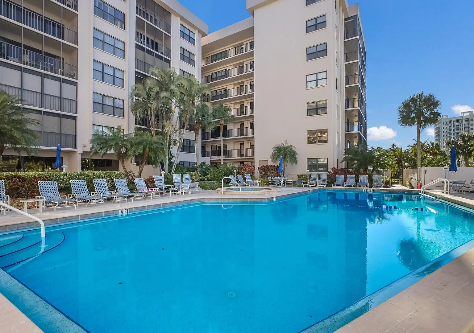 1 bed, 813 sqft, $2,900 — Photo 3