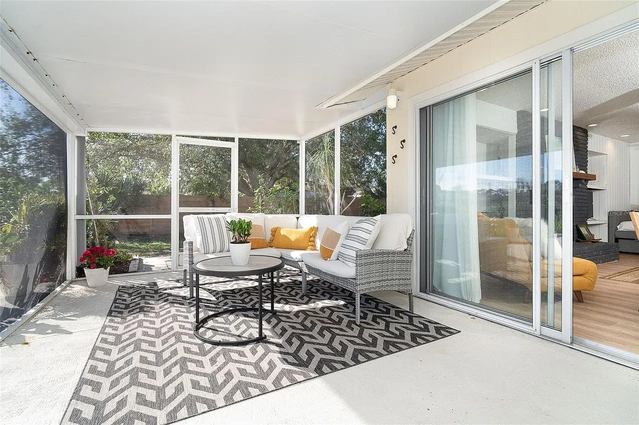 1 bed, 900 sqft, $1,750 — Photo 2