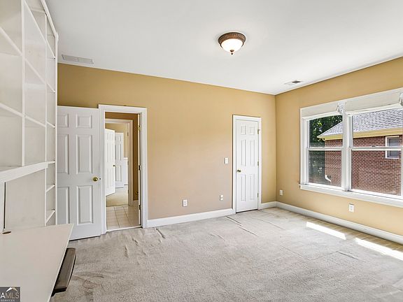 4th image of 3054 Montclair Cir SE