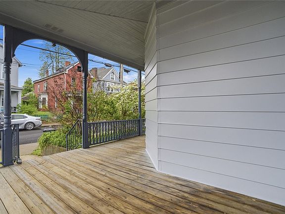 5th image of 153 Comrie Ave