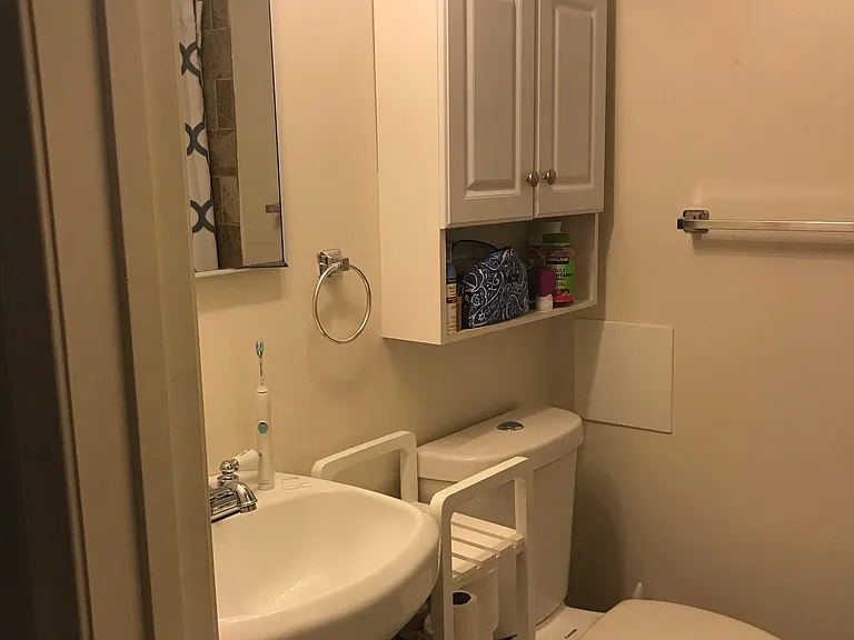 631 N Oakland St — Photo 15
