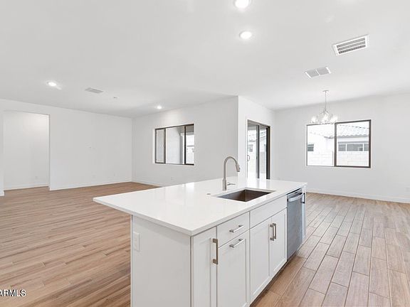 5th image of 2848 E Saddlebrook Court