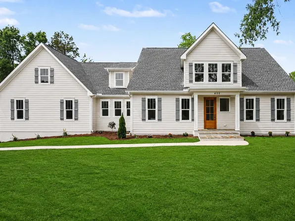 420 W Corbin St, Hillsborough, NC 27278