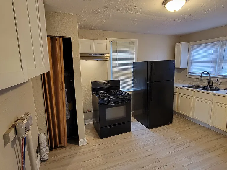 2209 N Arsenal Ave — Photo 3
