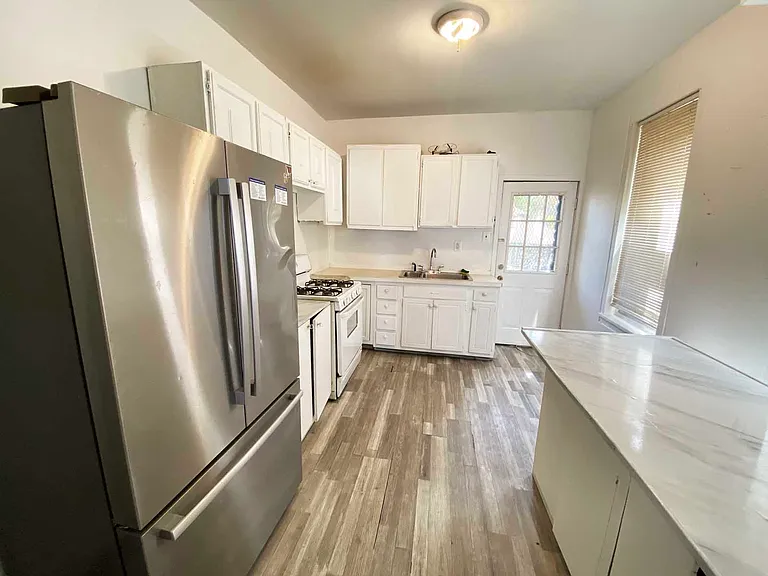 534 E Indiana Ave — Photo 19