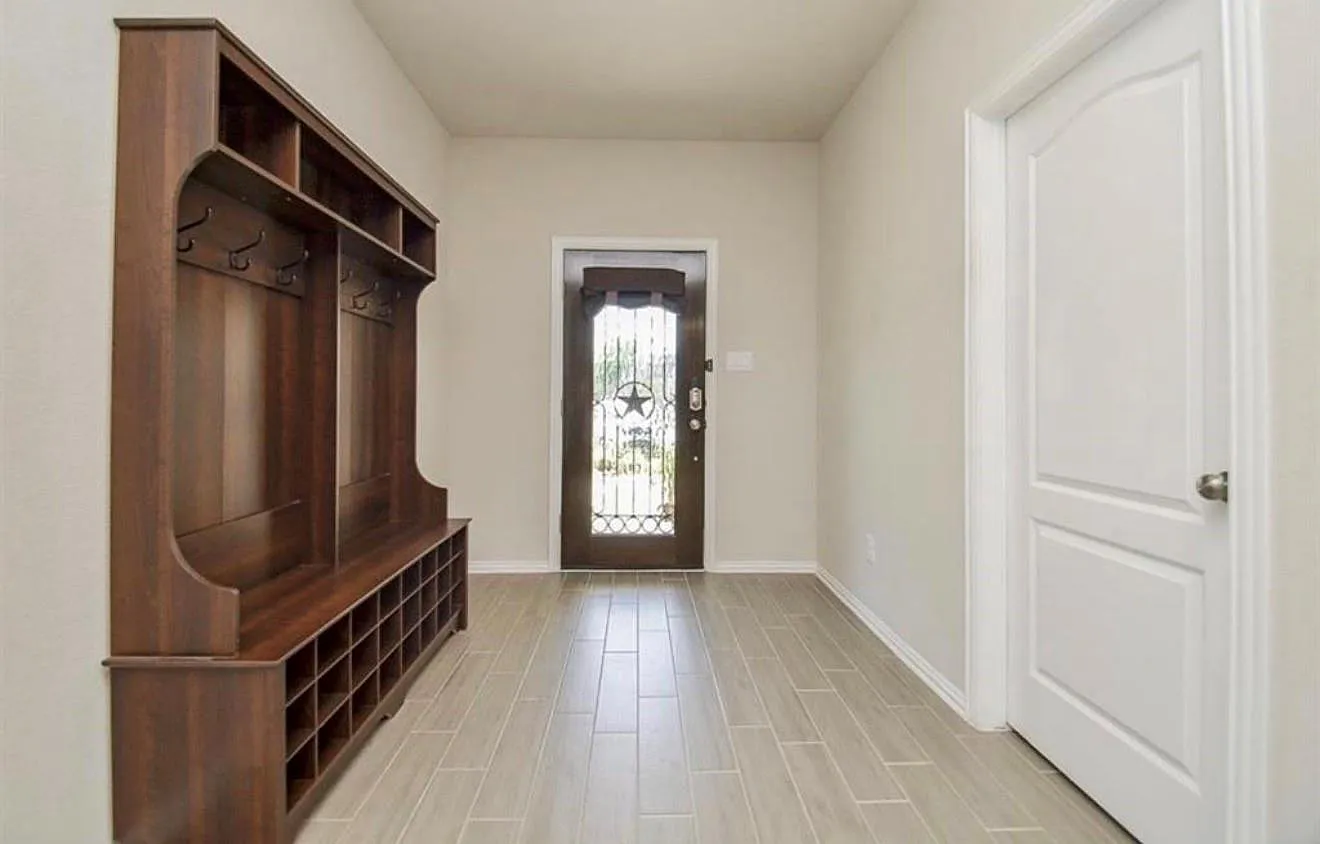 4 bed, 2.0 bath, 1602 sqft, $2,150 — Photo 2