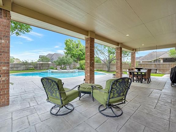 5th image of 51 Deerwood Ct