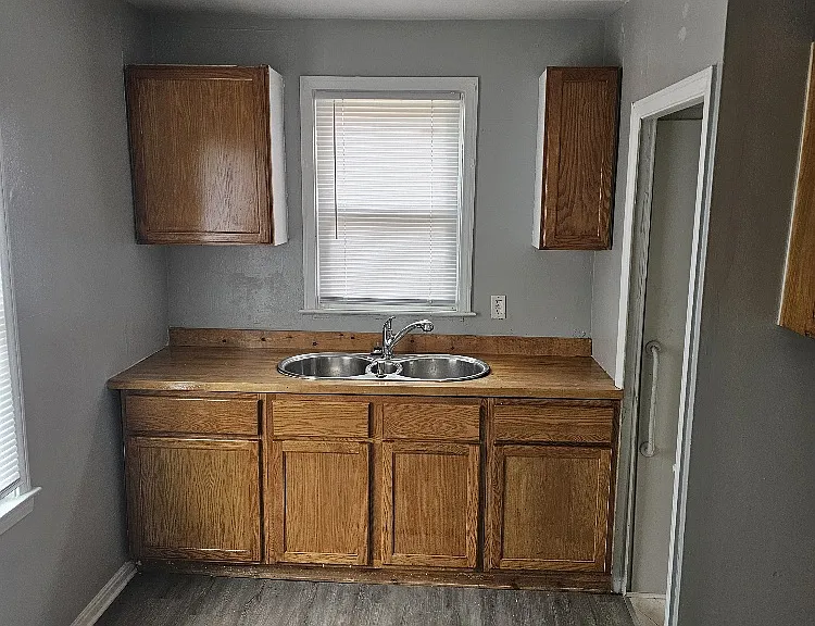 17335 Teppert St — Photo 3