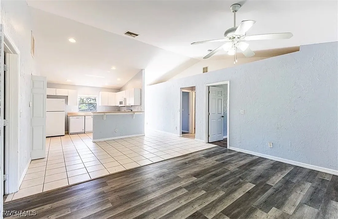 2 bed, 2.0 bath, 2560 sqft, $1,850 — Photo 3