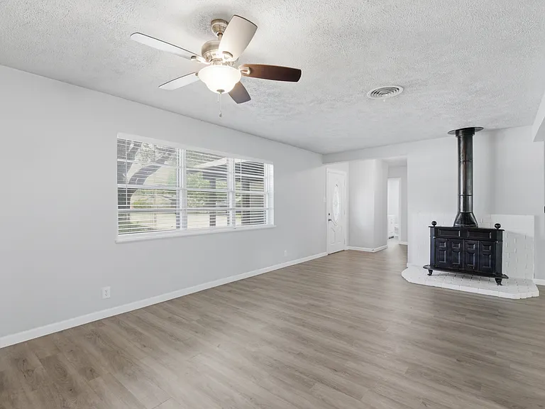 2120 Nottingham Blvd — Photo 4